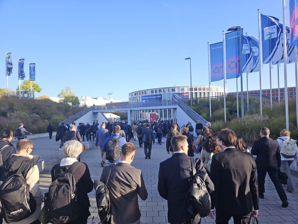 Posjetitelji na putu prema Messe Berlin, InnoTrans 2026